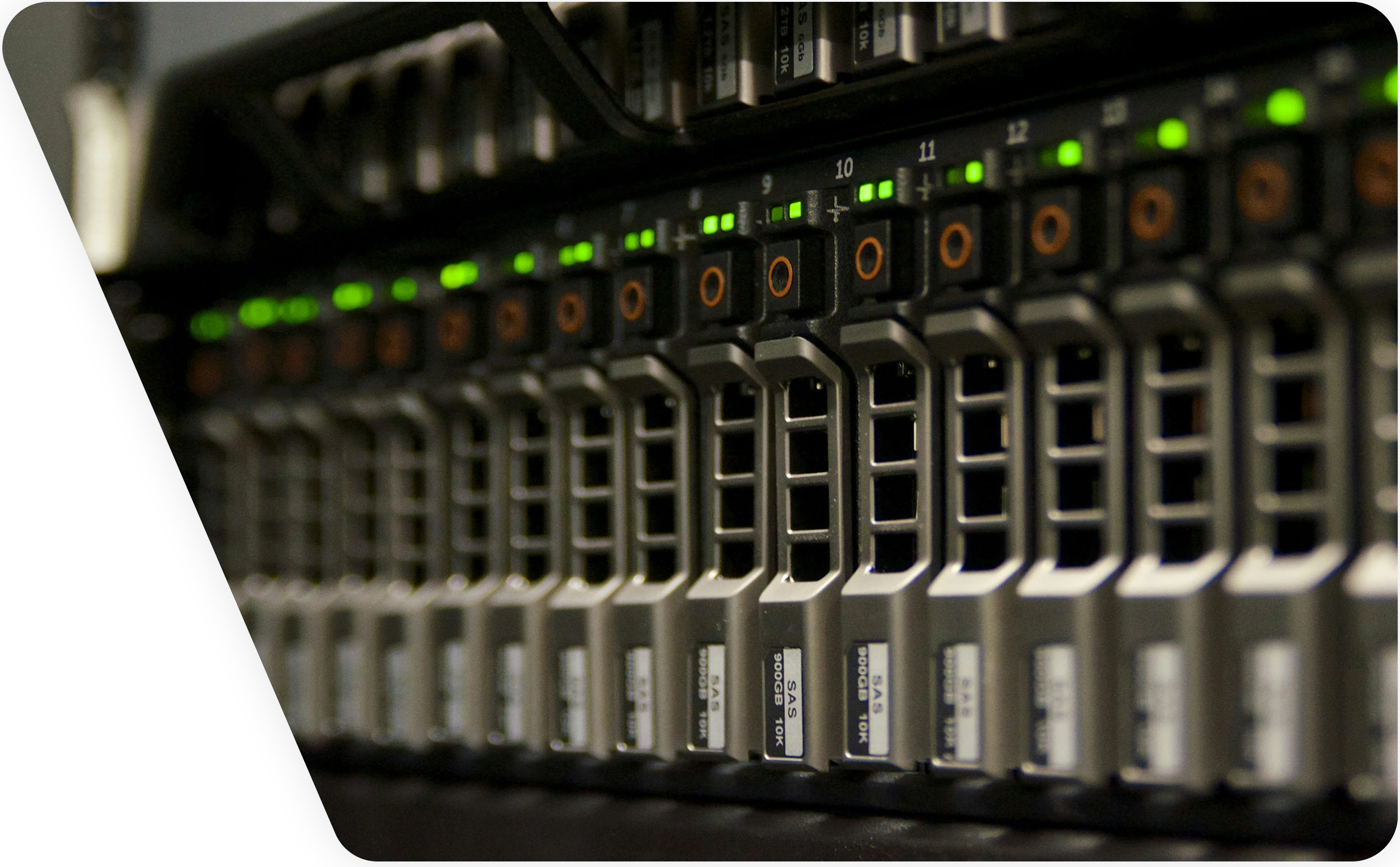 Rinfras team collaborating on IT services and infrastructure projects