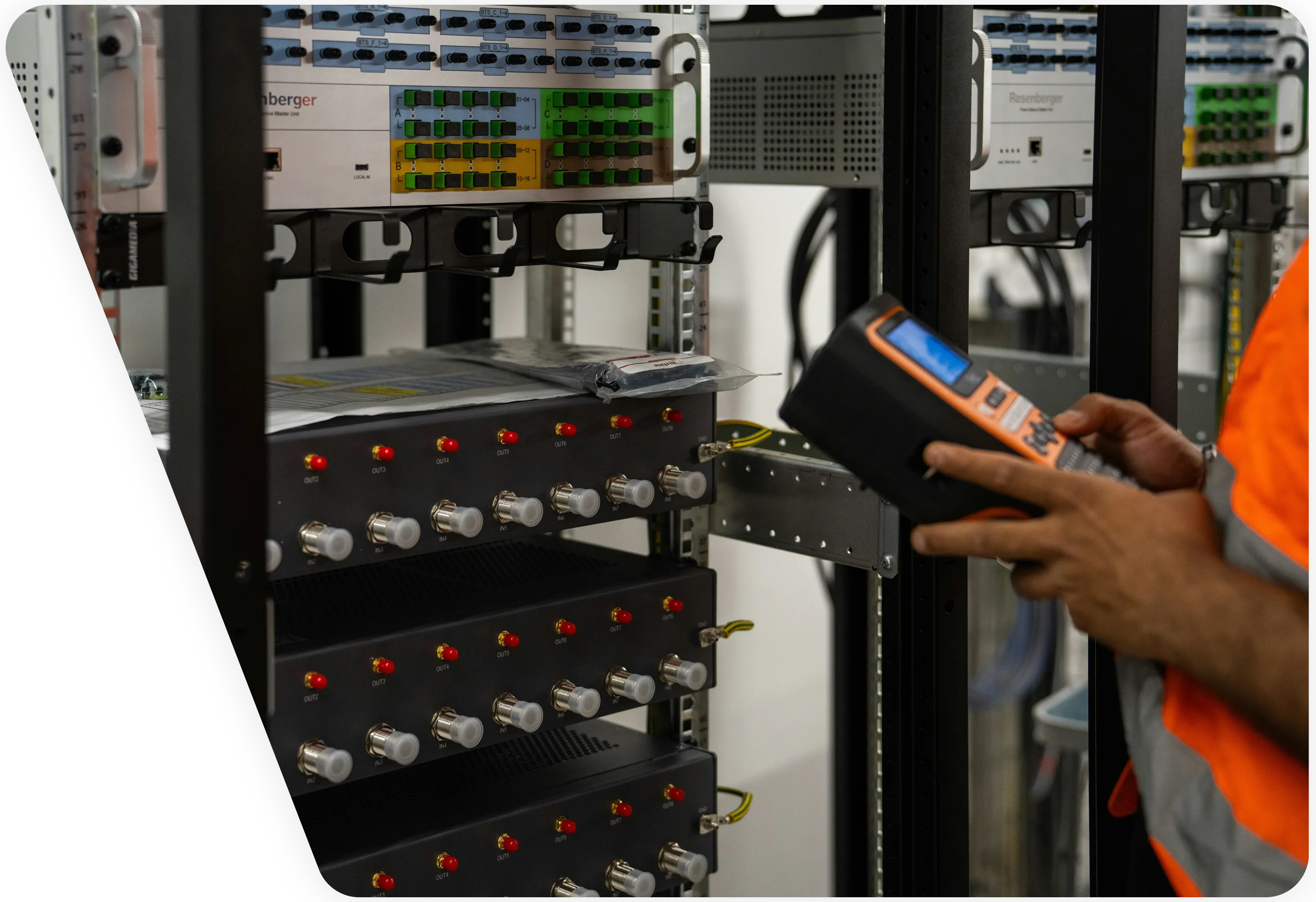 Rinfras team collaborating on IT services and infrastructure projects